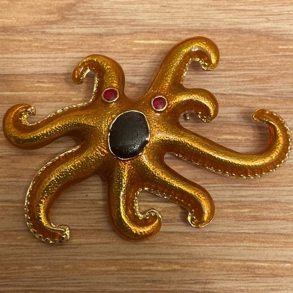Women’s Unbranded Vintage Gold Enamel Pin Closure Octopus Brooch. - Picture 2 of 3